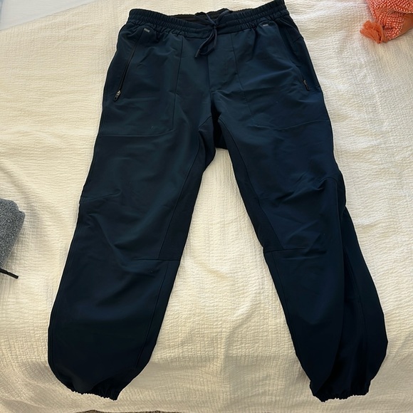Lululemon - men’s - Medium - license to train jogger - Picture 3 of 4